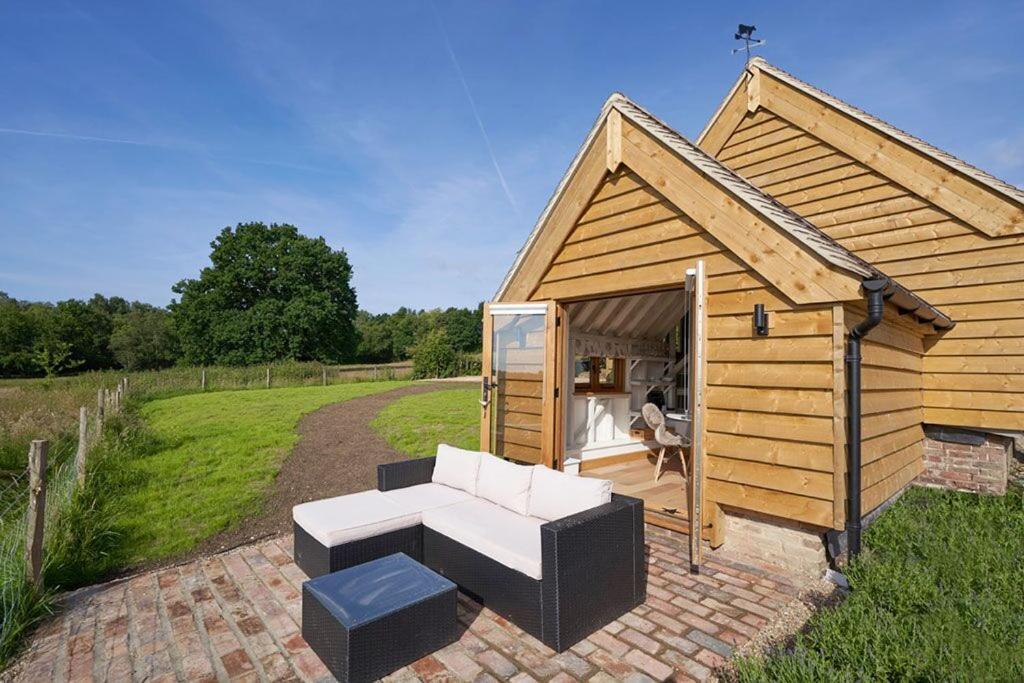 The Cowshed, Tunbridge Wells Villa Exterior photo