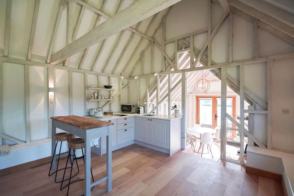 The Cowshed, Tunbridge Wells Villa Exterior photo